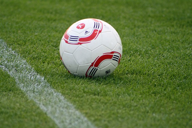 荷媒：利物浦有意阿尔克马尔新星斯密特，斯洛特对其很欣赏