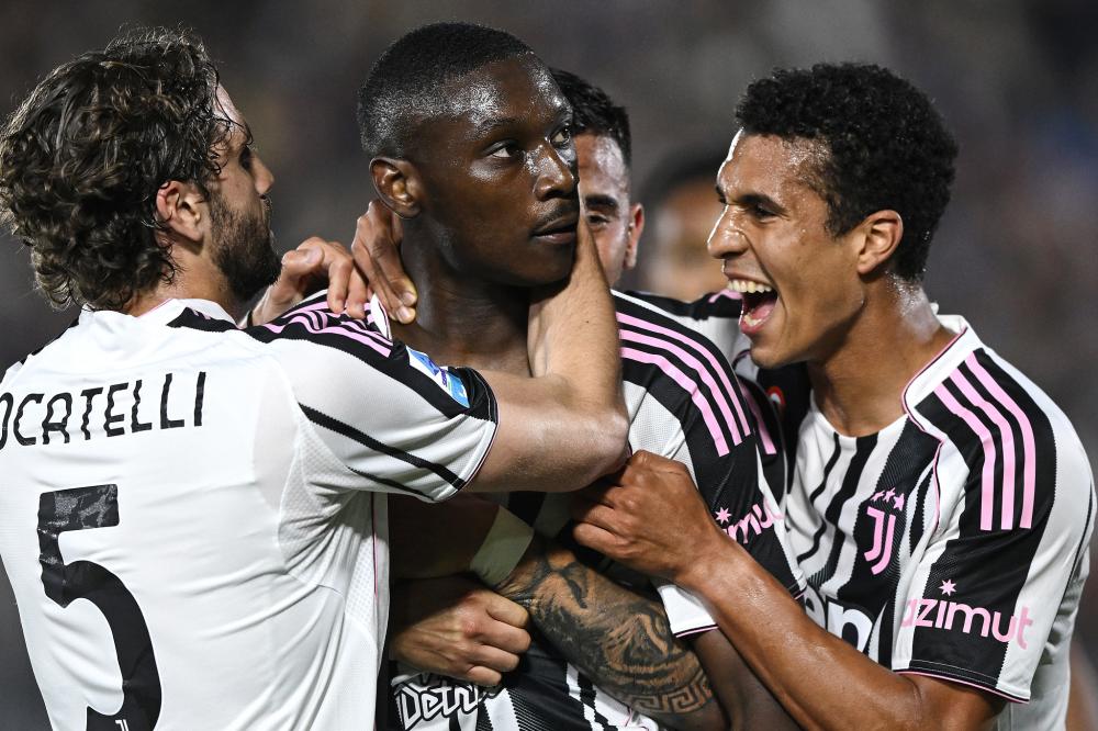 湖人浓眉哥关键封盖力助球队获胜