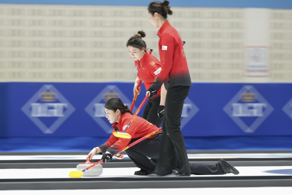 官方：因球迷对阿奇姆彭的歧视言行，成都蓉城被罚款50万元